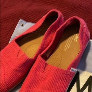 Tom’s hot pink only worn twice shoes. Soles and material are clean.size 8